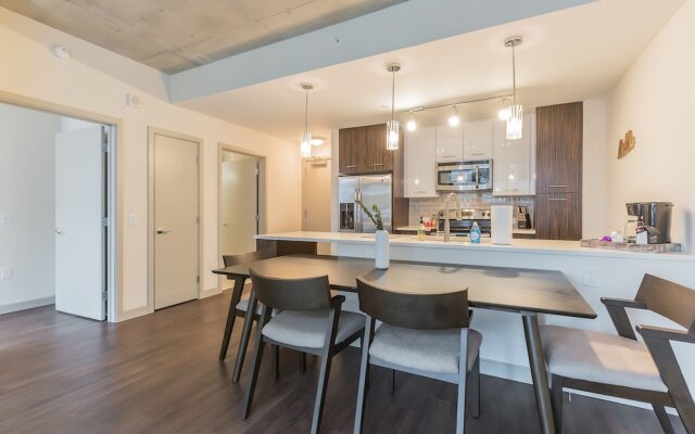 The Luxe Suites at University City