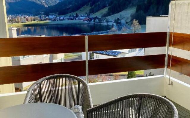 Wunderstay Alpine 303 New Studio with Lake & Mountain View