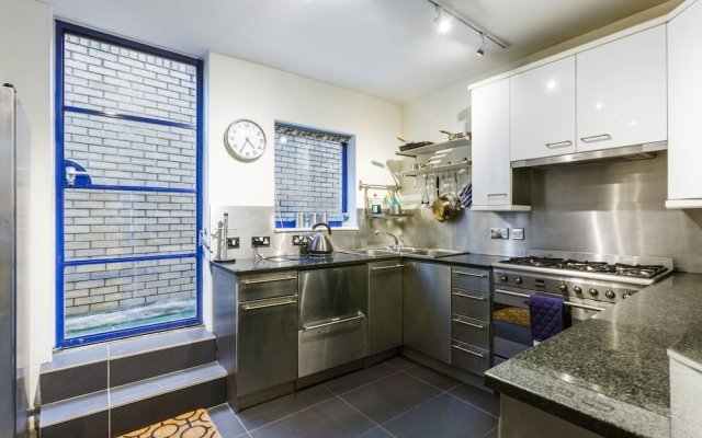 Modern 2bed Townhouse in Central London Sleeps 6