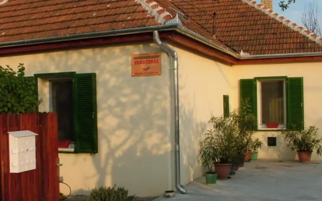 Cseresznyéskert Vendégház