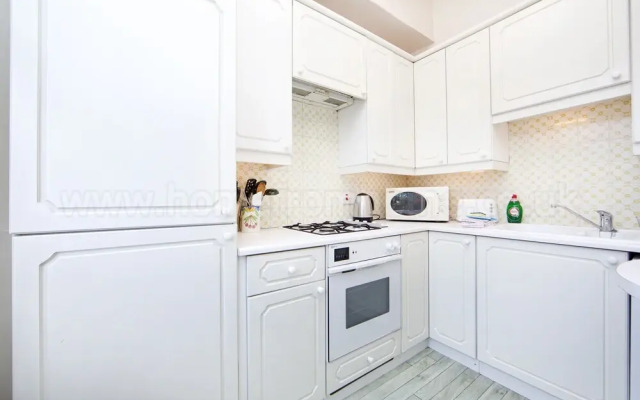 Brunswick Gardens - Cosy Apartment in a Cherry Tree Lined Street- Notting Hill