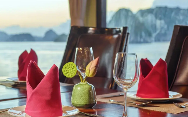 Verdure Lotus Classic Cruise on Lan Ha Bay