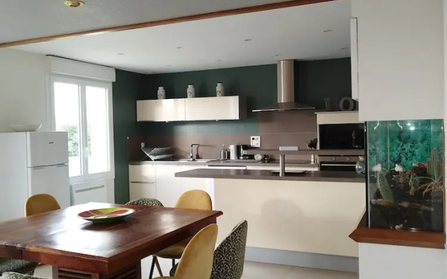 House in Breles Near Rock Beach & Amusement Park