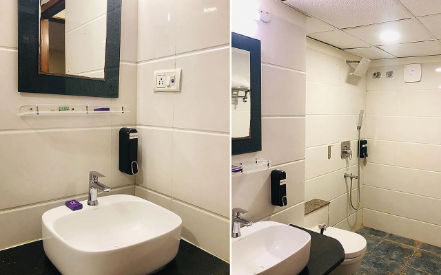 The Berrys Hotel by OYO