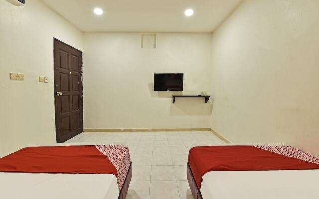 OYO 90806 Rumah Tumpangan Laut Selatan