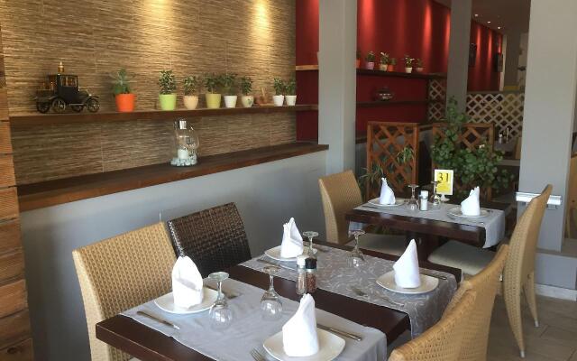 Caravel Apartment Hotel