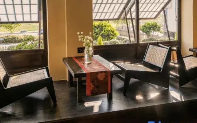 Shi Song · Zen National Style Courtyard (Erhai Beach Store)