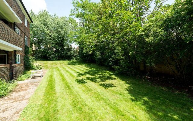 Sensational Southfields Home by King George's Park
