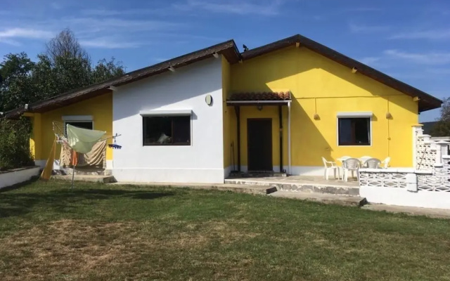 Inviting 4-bed Villa in Dolishte