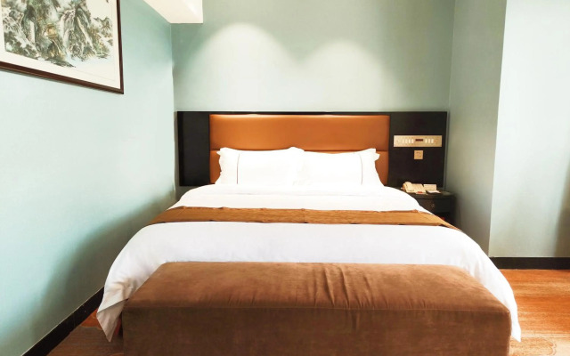 Skyline Plaza Hotel
