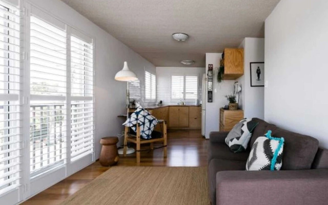 Re-imagined Urban Flat With Skyline View Balcony
