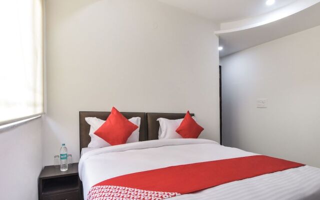 OYO 25086 Hotel Prince Plaza