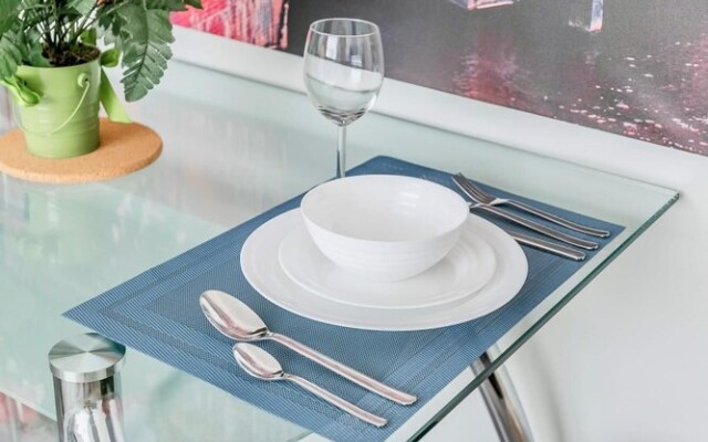 1BR Apt - w King Bed and Netflix- Close to DT