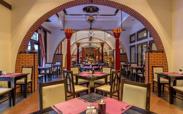 Treasure Oasis Hotel