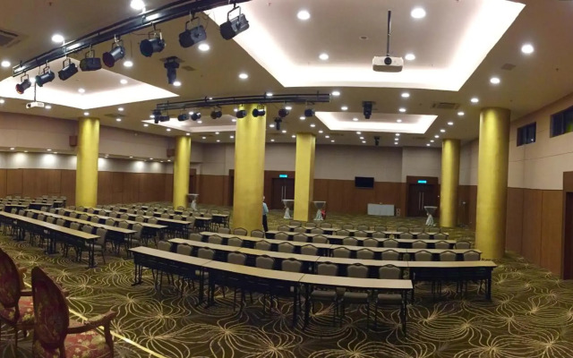 Acappella Suite Hotel