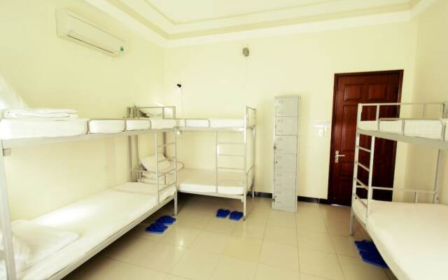 Green Moon Beach Hostel