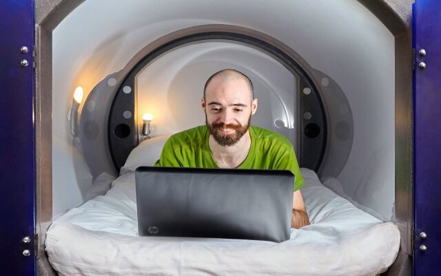 Molotoff Capsule Hotel