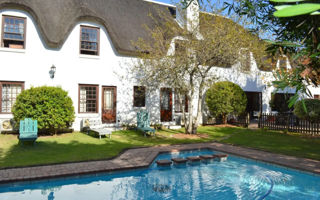 Oakhurst Hotel