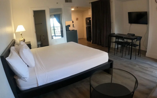 Cozy Condos Near Universal & Seaworld