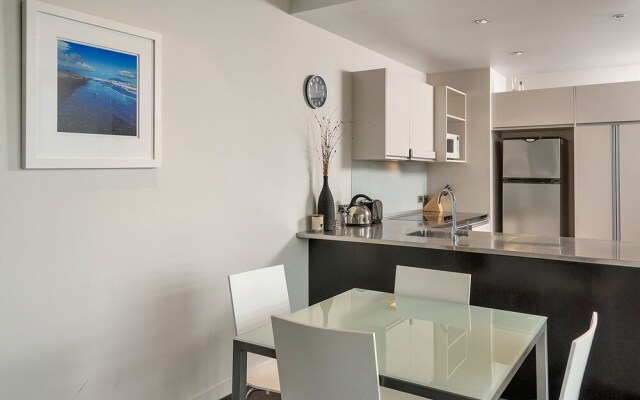 QV Get Away Viaduct Apartment - 945