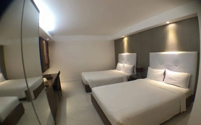 The Luxe Hotel