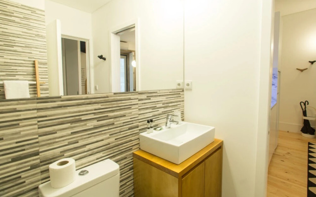 Janelas de São Bento by Porto City Hosts