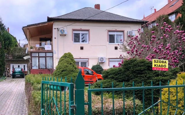 Károly Vendégház