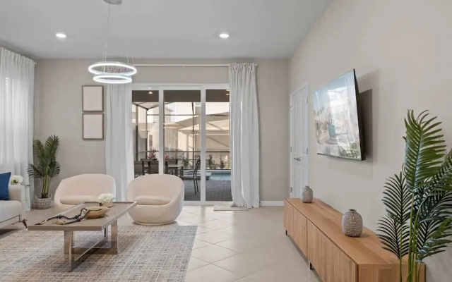 Chic 7bed With Private Pool Theme Bedrooms