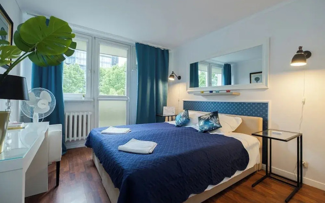 UNIT Warszawa Centrum Room by Metro Rondo ONZ