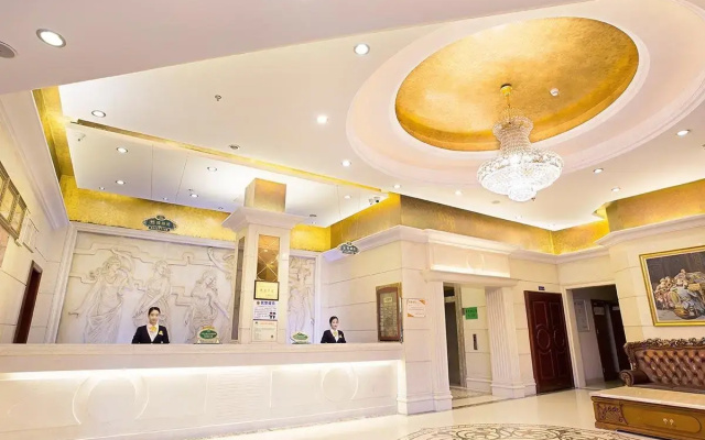 Vienna Hotel (Chengdu Convention and Exhibition Center Huayang Metro Station)