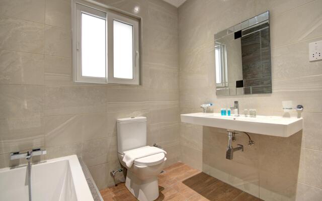 ★ Enjoy Beach & Sea Views in a Modern 3 BR APT ★