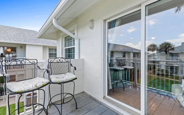 Colony Beach Club 210