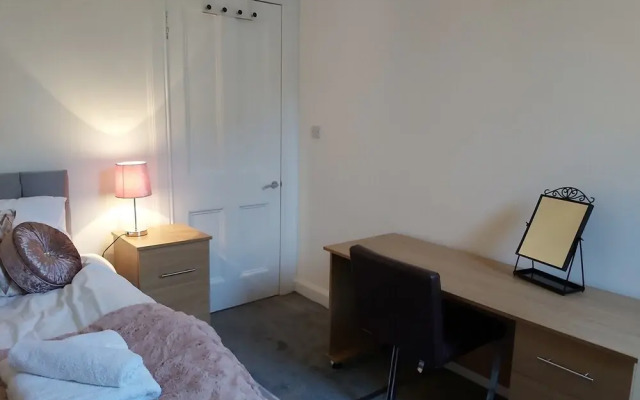 Bright, Modern and Stylish 2 Bedroom Apartment