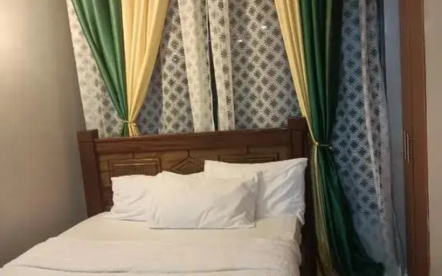 Coral bells by Tsavo