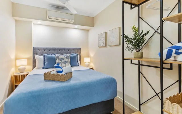 Cairns 2BR Palms Stay Top Floor Pool View