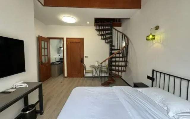 Houmujia Apartment (Shanghai Shaanxi South Road Subway Station Store)