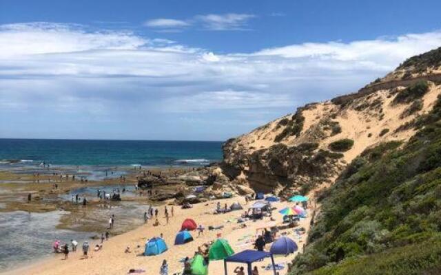 Luxurious Bayside Retreat, 2 min walk to the beach