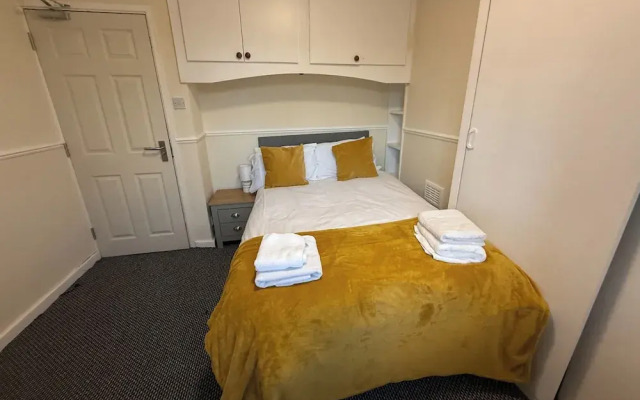 Charming 3BR House - Wifi, Parking, Pet Friendly