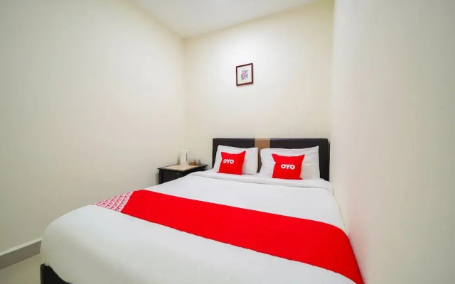 OYO 90011 MN Ferringhi Inn