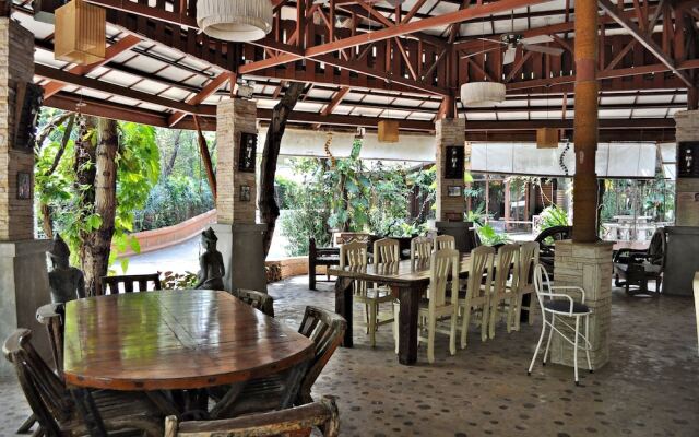 The Jungle House Hotel