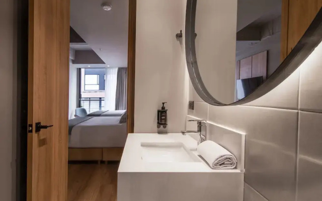 w Glorious Loft w/ Great Balcony in Unicentro