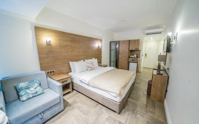 Aurasia Beach Hotel