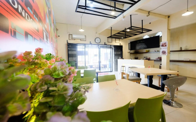 RedDoorz near Universitas Semarang