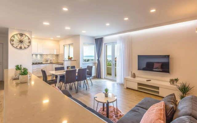 Beautiful Apartment in Makarska With 3 Bedrooms and Wifi