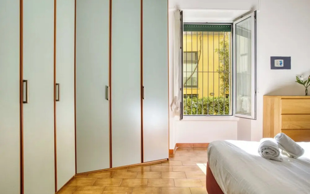 Adorable flat near centre