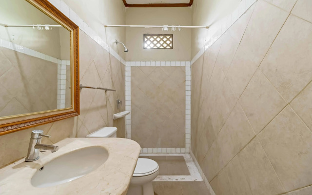 RedDoorz Plus Near One Bell Park Avenue