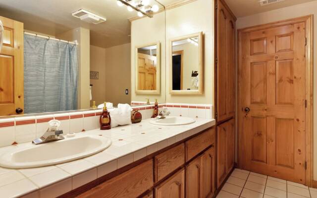 Four Happy Bears Estate #1277