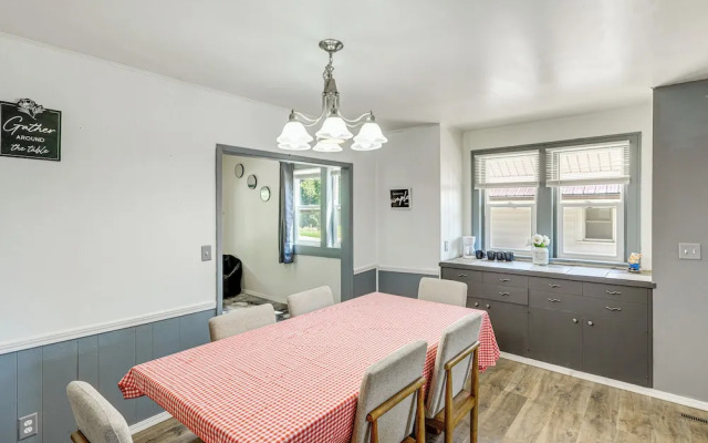 Quaint Family Retreat in Fairbury!