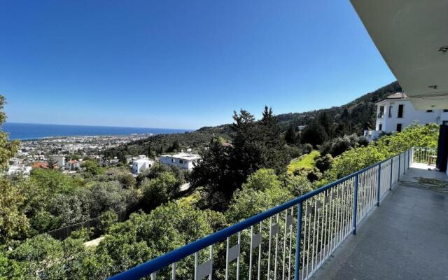 Sea View Spacious Private Villa in Lapta