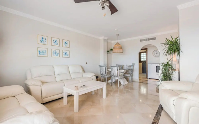 Incredible Apartment With sea Views and Balcony